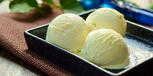 Cách làm kem tươi từ trứng gà và vani thơm ngon ai cũng mê