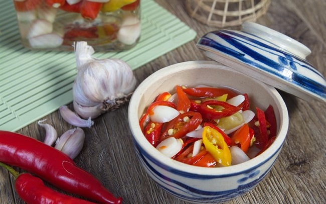 Tỏi ớt ngâm giấm ăn cùng phở 