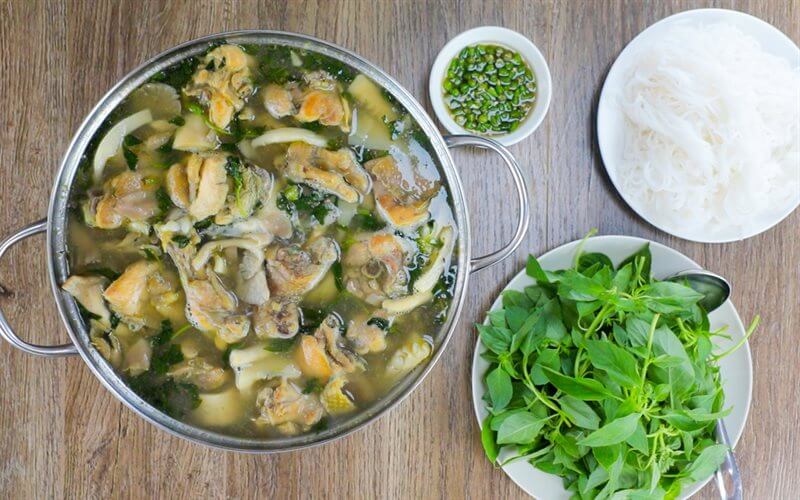 Lẩu gà lá é thơm ngon