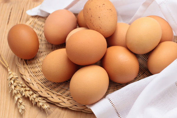 Giảm rụng tóc sau sinh bằng trứng gà