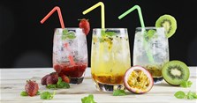 Nước soda là gì? 3 Cách pha chế soda ngon với chanh, dâu & bạc hà