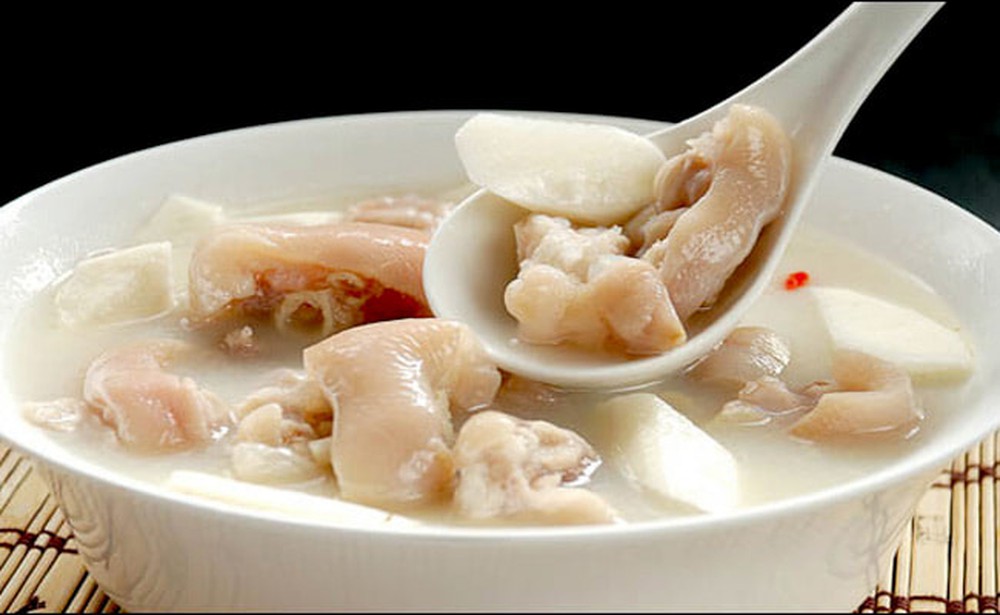 Canh móng giò thông thảo