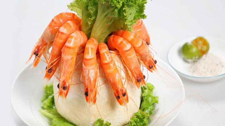 Những món ăn tốt cho bà đẻ không thể thiếu tôm hấp nước dừa