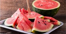 Ăn dưa hấu có nóng không? Uống nước ép dưa hấu hằng ngày có tốt cho sức khỏe?