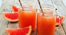 Nước ép bưởi có tác dụng gì? Uống nước bưởi nhiều có tốt không?