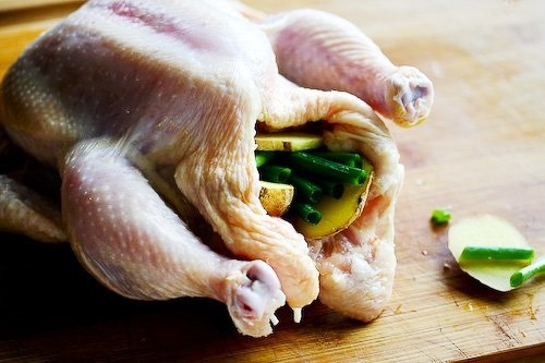 sơ chế gà trước khi luộc