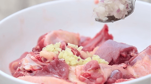 Cách ướp thịt vịt om sấu