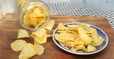 Làm snack khoai tây bằng lò vi sóng