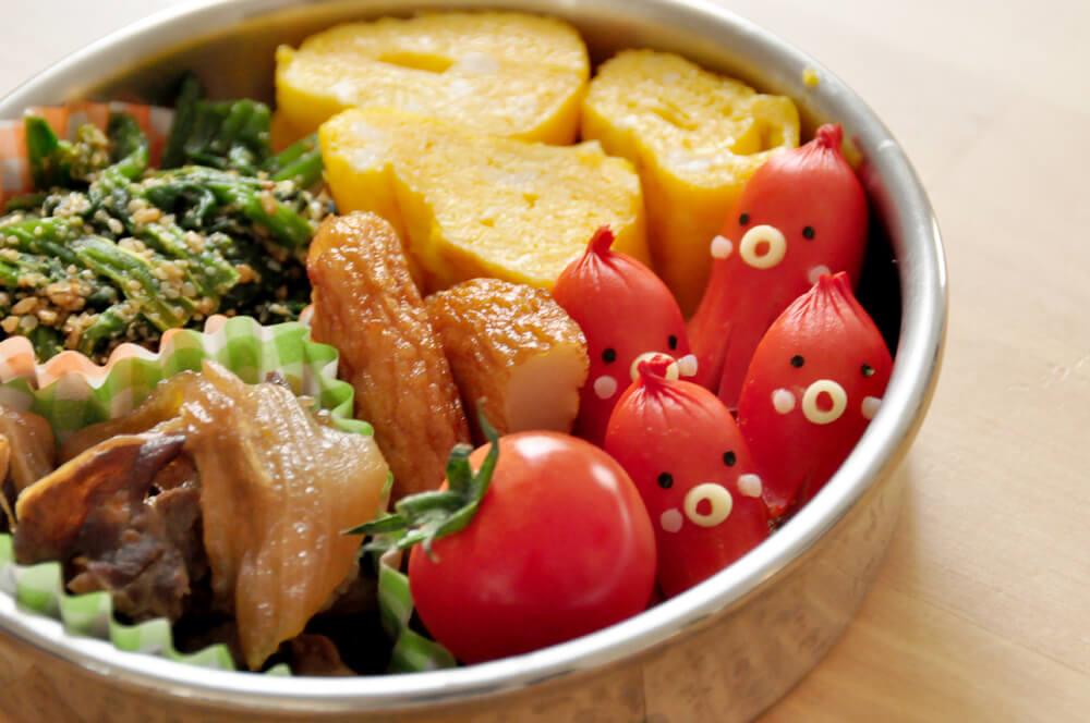 Một hộp cơm Bento thường có đủ chất đạm, tinh bột, chất xơ Một hộp cơm Bento thường có đủ chất đạm, tinh bột, chất xơ