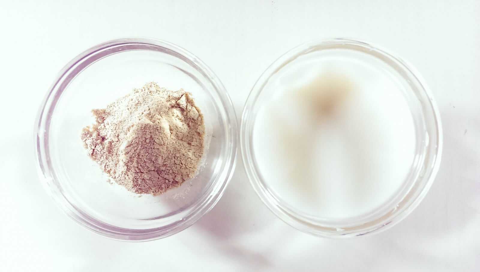 Kết hợp cám gạo nguyên chất với sữa tươi sẽ thành một hỗn hợp cấp ẩm làm đẹp da hiệu quả