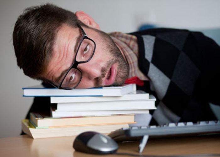 Hay buồn ngủ mọi lúc mọi nơi có thẻ do mất ngủ, ngủ không đủ Hay buồn ngủ mọi lúc mọi nơi có thẻ do mất ngủ, ngủ không đủ