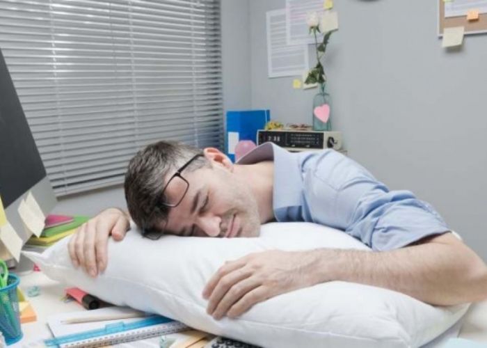 Nếu thường xuyên buồn ngủ vào buổi chiều thì hãy nhớ chợp mắt một chút vào buổi trưa nhé Nếu thường xuyên buồn ngủ vào buổi chiều thì hãy nhớ chợp mắt một chút vào buổi trưa nhé