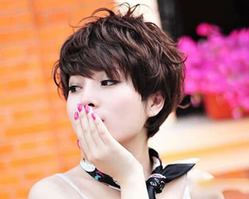 Tóc tém uốn hợp thời trang