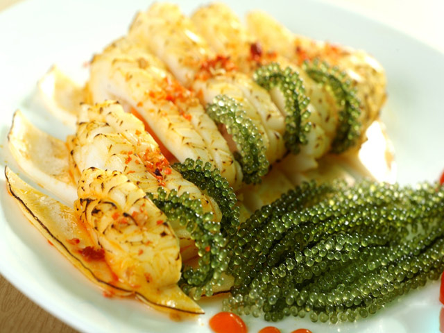 Mực nướng cuộn rong nho