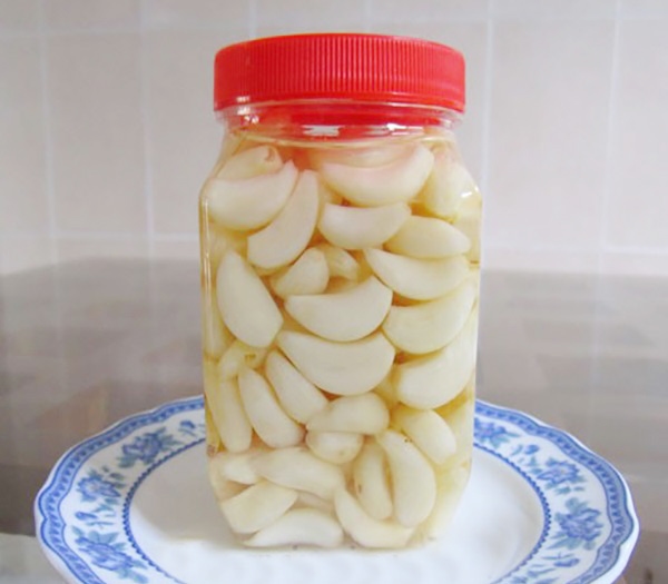 Cách ngâm rượu tỏi không bị xanh