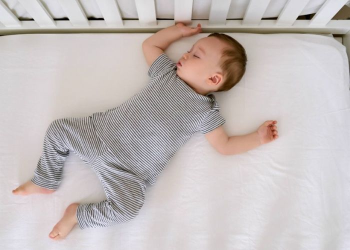 Bố mẹ không nên quá lạm dụng tiếng ồn trắng gây ảnh hưởng đến sự phát triển tự nhiên của trẻ