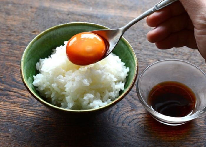 Cách làm trứng ngâm xì dầu rất đơn giản phải không? Nhớ ăn kèm cơm nóng để trứng thêm ngon nhé! 