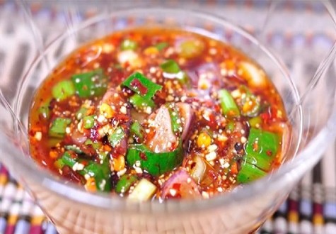 Cách pha nước chấm hải sản hấp đậm vị kiểu Thái.