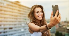 Selfie là gì? Cách chụp ảnh selfie đẹp bằng điện thoại cho nam và nữ