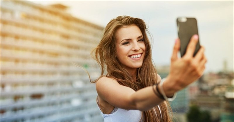 Selfie là gì? Cách chụp ảnh selfie đẹp bằng điện thoại cho nam và nữ