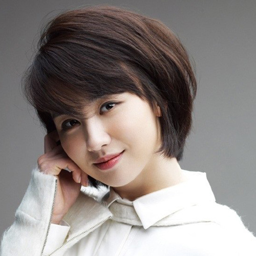 Kiểu tóc ngang cằm, phần đuôi uốn nhẹ