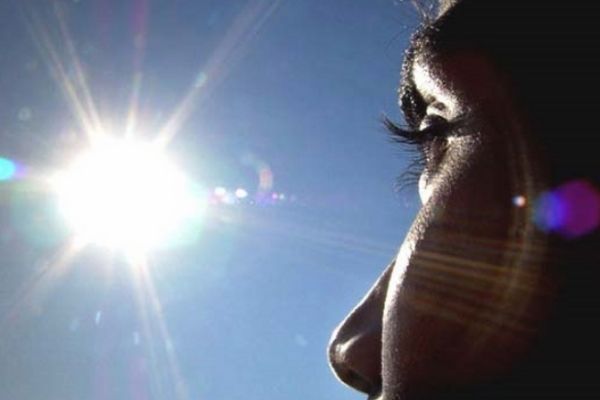 Làm tổn thương mắt, gây ra nhiều bệnh về mắt