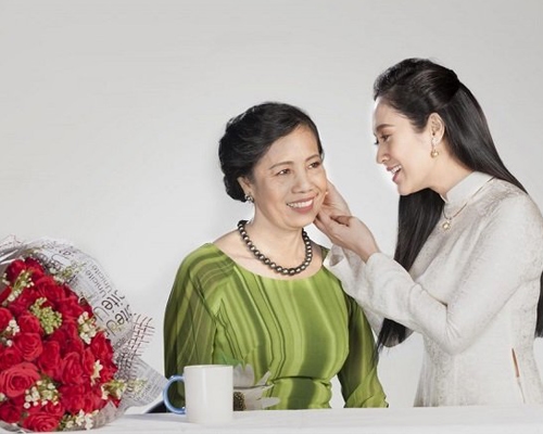 Hãy biết yêu thương những người phụ nữ xung quanh bạn