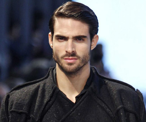 Tóc side part cổ điển vẫn luôn được nhiều người ưa chuộng 