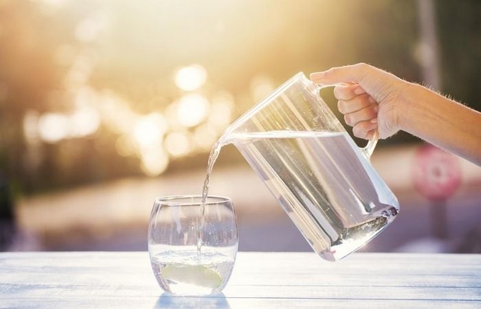 Uống nước sẽ làm giảm bớt cảm giác đói bụng