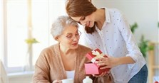 Gợi ý 10 món quà tặng mẹ 20 tháng 10 ý nghĩa nhất