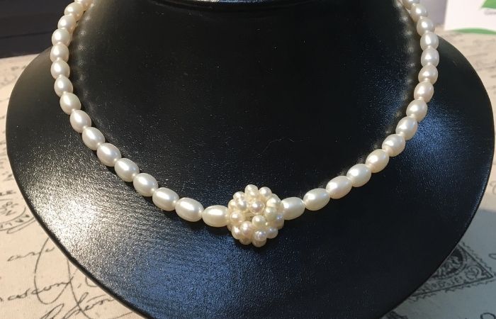 Nếu tặng trang sức cho mẹ trong ngày 20 tháng 10, bạn nên chọn sản phẩm từ ngọc trai hay đá cẩm thạch Nếu tặng trang sức cho mẹ trong ngày 20 tháng 10, bạn nên chọn sản phẩm từ ngọc trai hay đá cẩm thạch