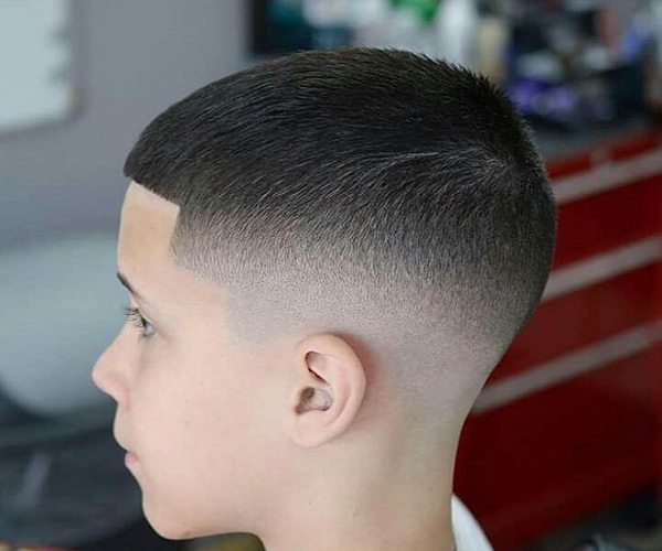 Tóc đầu đinh được nhiều ông bố, bà mẹ cắt cho bé trai