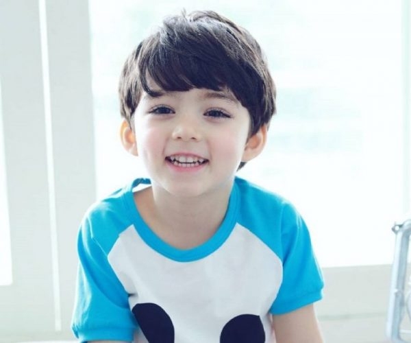 Kiểu tóc vuốt mái lệch