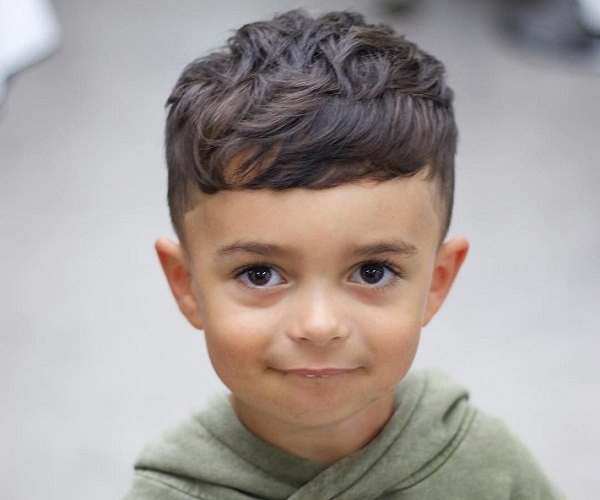 Tóc ngắn xoăn nhẹ