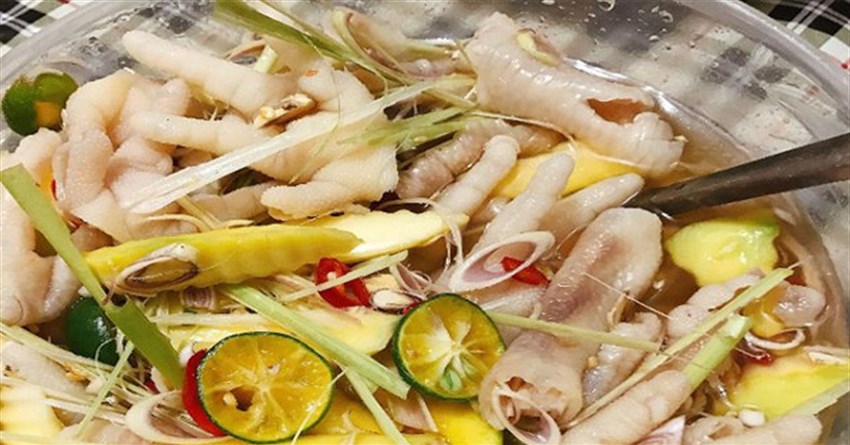 Cách làm chân gà rút xương ngâm sả tắc ngon như ngoài hàng