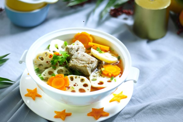 Canh củ sen hầm xương Canh củ sen hầm xương
