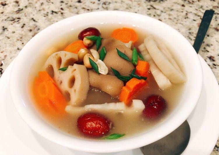 Canh củ sen hầm táo đỏ Canh củ sen hầm táo đỏ