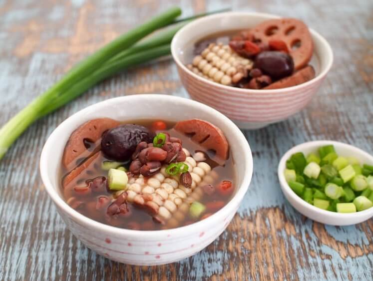 Canh ngó sen hầm ngô và đậu đỏ Canh ngó sen hầm ngô và đậu đỏ