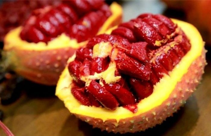 Với cách nấu xôi gấc bằng nồi cơm điện, muốn có màu xôi đẹp, bạn phải chọn được quả gấc thật ngon Với cách nấu xôi gấc bằng nồi cơm điện, muốn có màu xôi đẹp, bạn phải chọn được quả gấc thật ngon