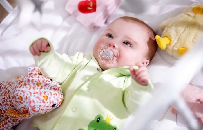 Bố mẹ cần lưu ý nhiều vấn đề khi cho trẻ dùng ti giả