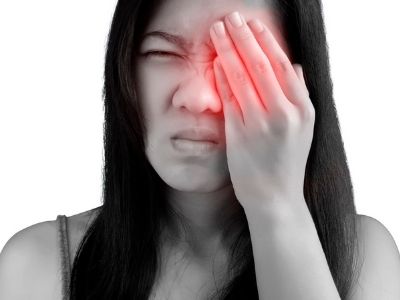 Cách xử lý kịp thời khi bị côn trùng bay vào mắt tránh sưng, viêm