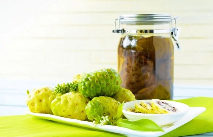 Trái nhàu ngâm rượu