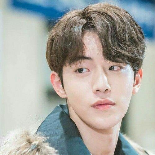 Tóc layer nam rẽ ngôi giữa Tóc layer nam rẽ ngôi giữa