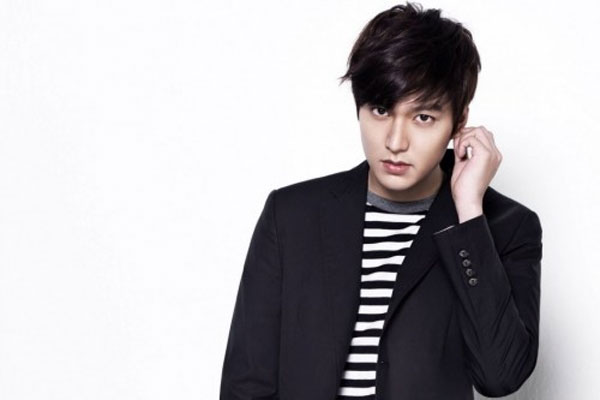 Tóc layer nam vuốt rủ Tóc layer nam vuốt rủ