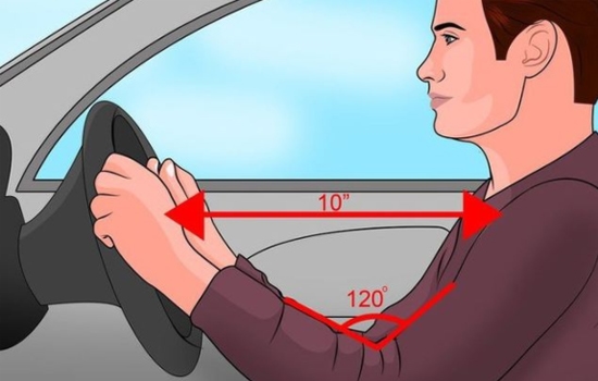 Điều chỉnh tư thế cầm vô lăng