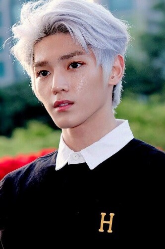 Tóc màu bạch kim cá tính cho nam da trắng