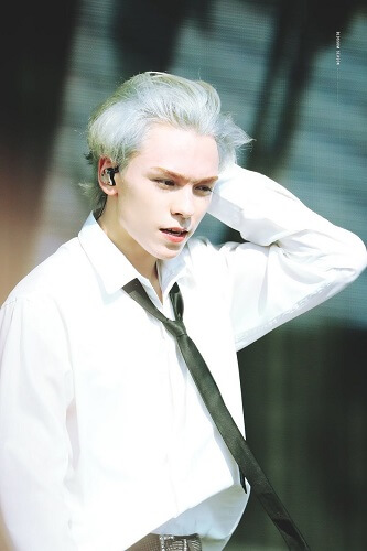 Tóc màu khói cho nam da trắng