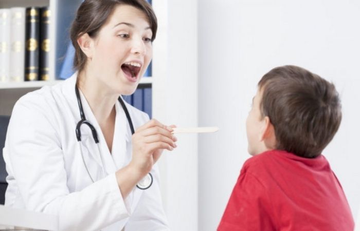 Cách trị hóc xương cá an toàn nhất đó là đến gặp bác sĩ