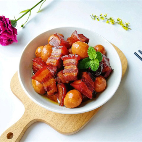 Thịt kho trứng cút Thịt kho trứng cút