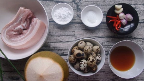 Nguyên liệu làm thịt kho trứng cút nước dừa